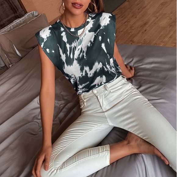 NWT Tie Dye Top With Shoulder Pads S/4 - Picture 1 of 3